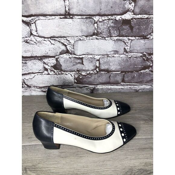 Salvatore Ferragamo Navy & White Cap Toe VTG Pumps Heels Women’s Sz 5B US/35.5EU - Picture 3 of 16